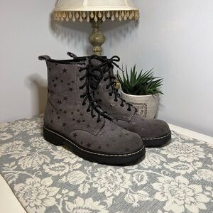 Gray Star Pattern Lace-Up Boots